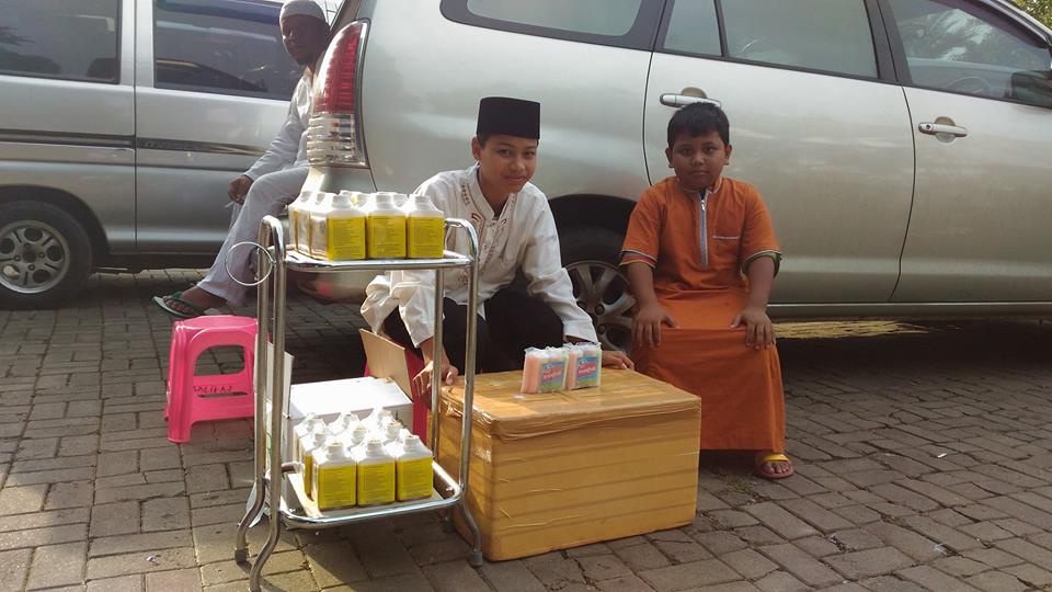 santri pesantren tahfidz belajar dagang